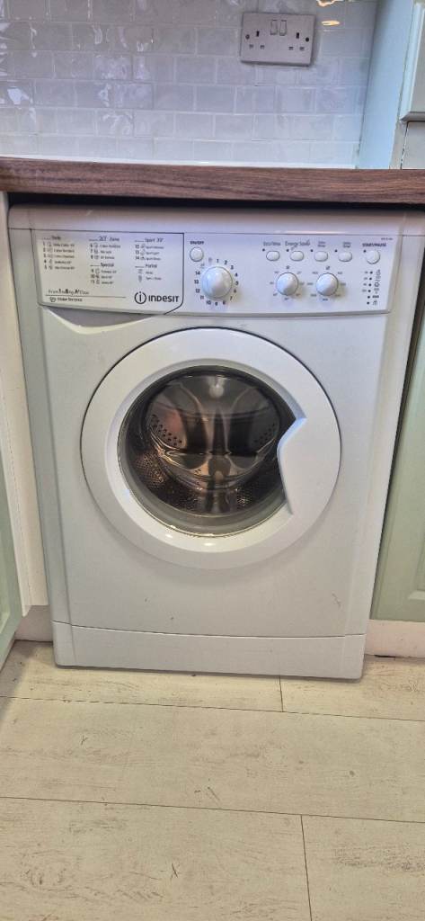 Indesit Washing Machine 8kg – White, Good Condition