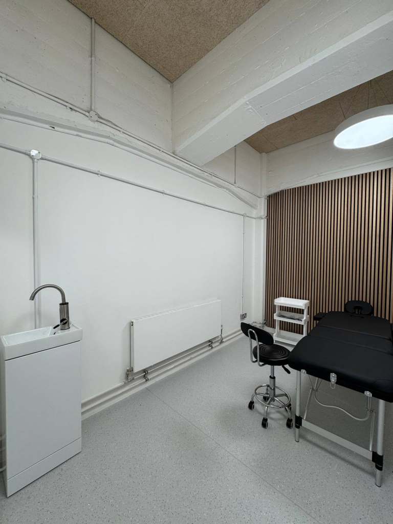 MONTHLY Treatment- Therapy- Aesthetics- CLINIC ROOMS TO RENT in E16, London