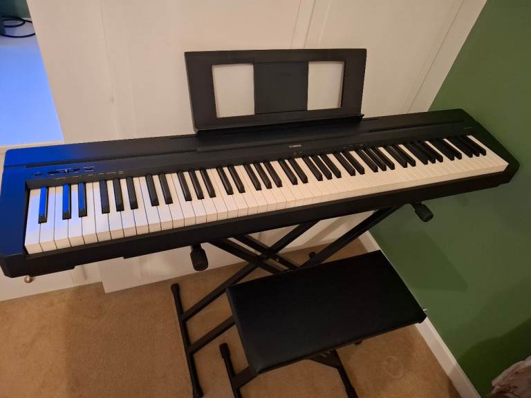 Yamaha Digital Piano with Stand and Bench 
