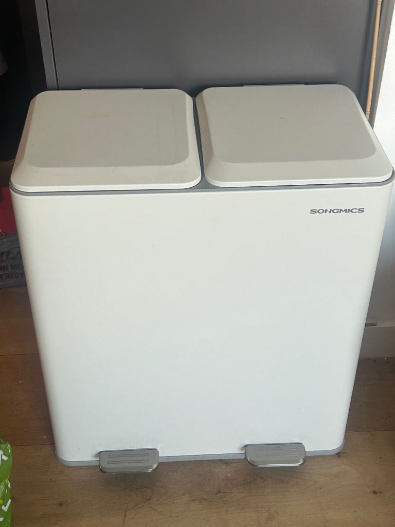 White SONGMICS 2 x 30 L Dual-Compartment Pedal Rubbish Bin, Steel 60L Kitchen Bin, Soft-Close Lid