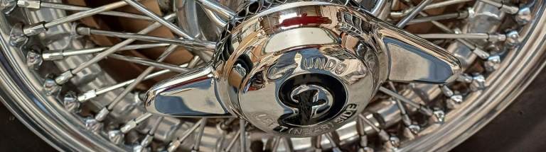 DAIMLER MK2 V8 250  LOVELY CHROMECWIRE WHEELS + NEW SPINNERS 