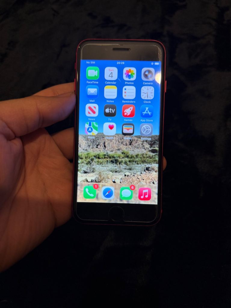 iPhone SE 2022 64gb red unlocked 