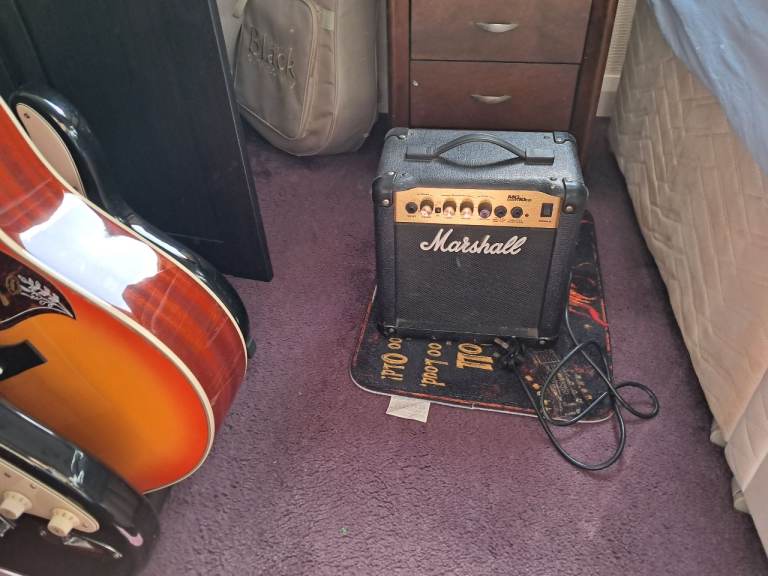 Marshall guitar amp MG10