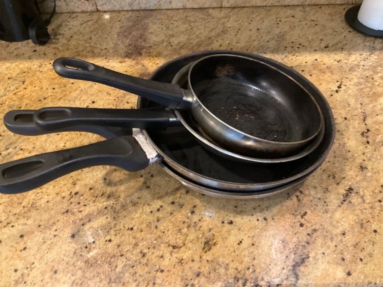 Set of 3 Frying Pans – Black, Fair Condition