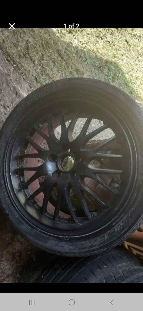 Volkswagon Golf  5 /100  17 inch alloys 