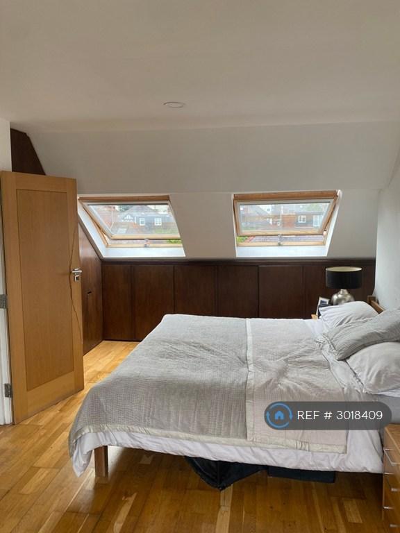 1 bedroom in Thurlestone Avenue, London, N12 (#3018409)