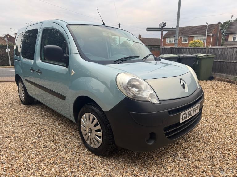 RENAULT KANGOO MOBILITY VEHICLE WHEELCHAIR RAMP DISABLED CAR. WAV 18,000 MILES 