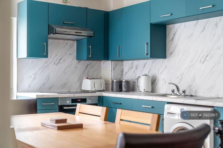 3 bedroom flat in Hopetoun Crescent, Edinburgh, EH7 (3 bed) (#2922867)