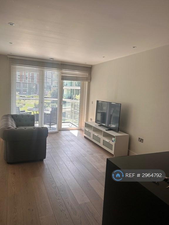 1 bedroom flat in Distillery Wharf, London, W6 (1 bed) (#2964792)