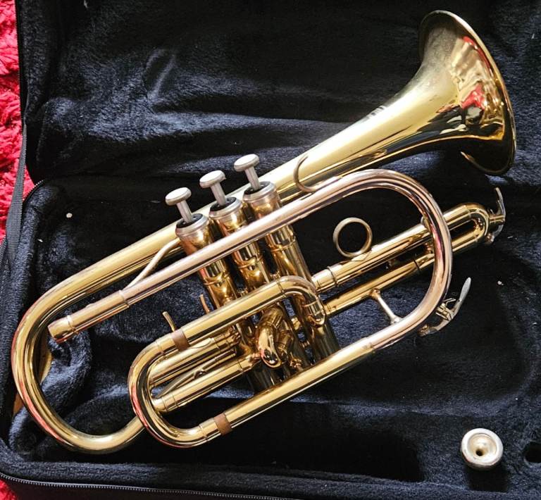 Cornet brass instrument with case