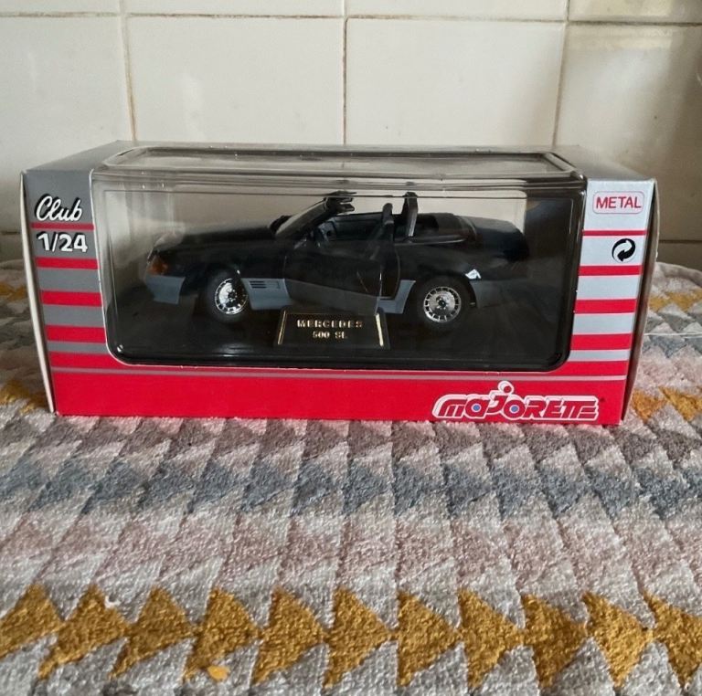 Boxed 1:24 Scale Majorette Mercedes 500 SL Roadster