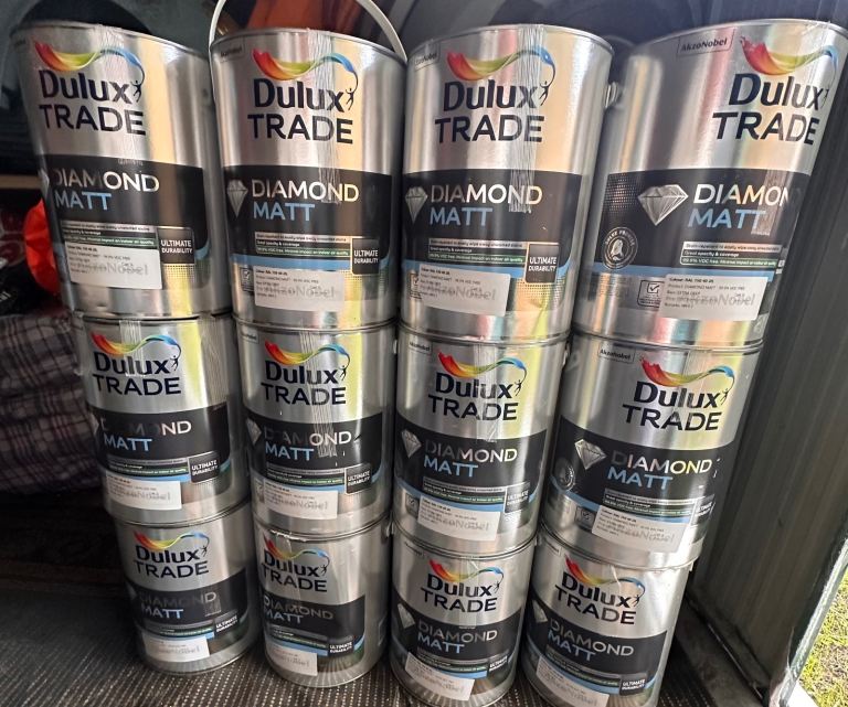 Premium professional Dulux Trade Diamond Matt paint, made by AkzoNobel