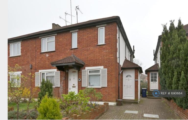 2 bedroom flat in Western Court, London, N3 (2 bed) (#690684)