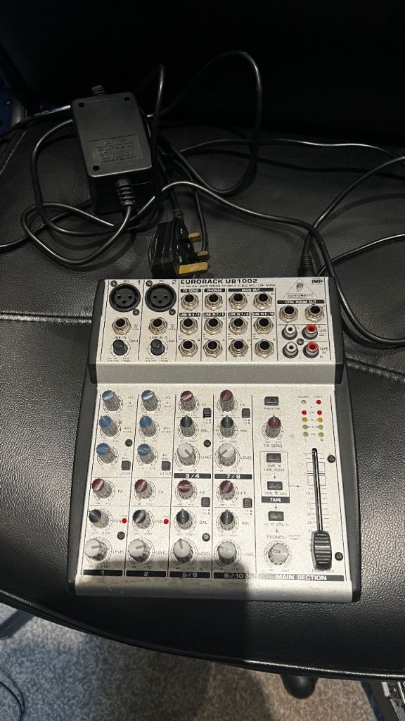 Behringer mixer 