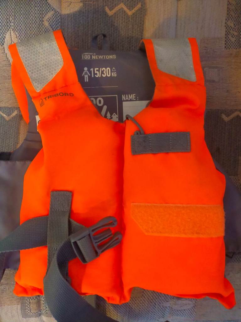 2 tribord children's life jackets 15-30kg 