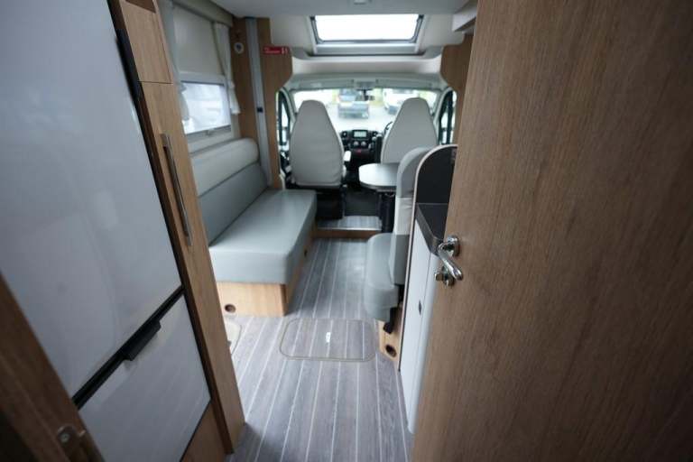 Roller Team T-Line 590 FIAT 4 BERTH 4 TRAVEL SEAT MOTORHOME