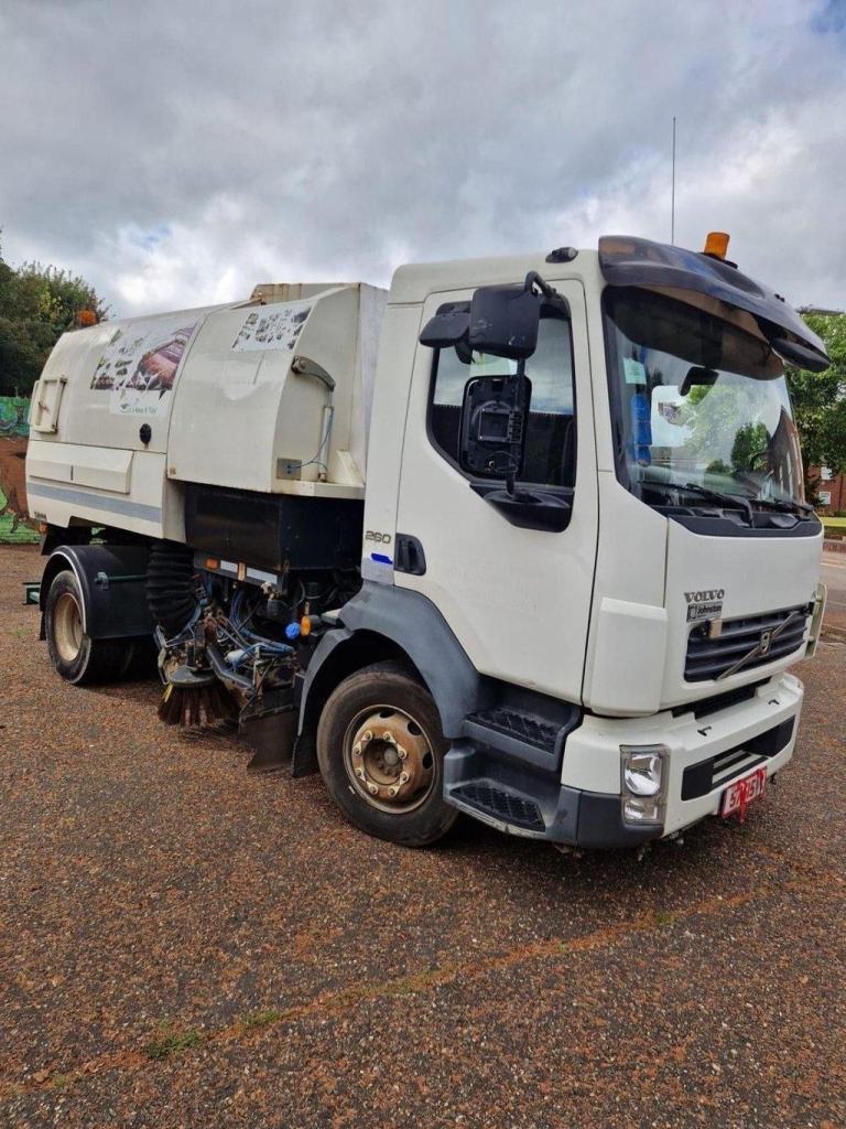 2010 10 VOLVO FL 7.1 FL260 260BHP MANUAL LEFT HAND DRIVE JOHNSTON ROAD SWEEPER D
