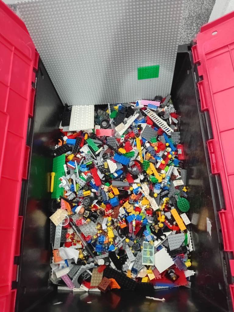 Large Mixed LEGO Lot – Assorted Bricks, Minifigures & Pieces