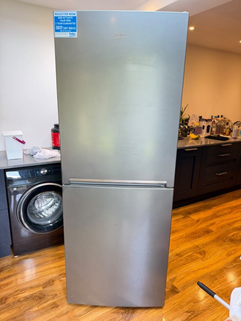 Free delivery 🚚 Beko No-Frost Refrigerator Freezer - Silver, As Good As New