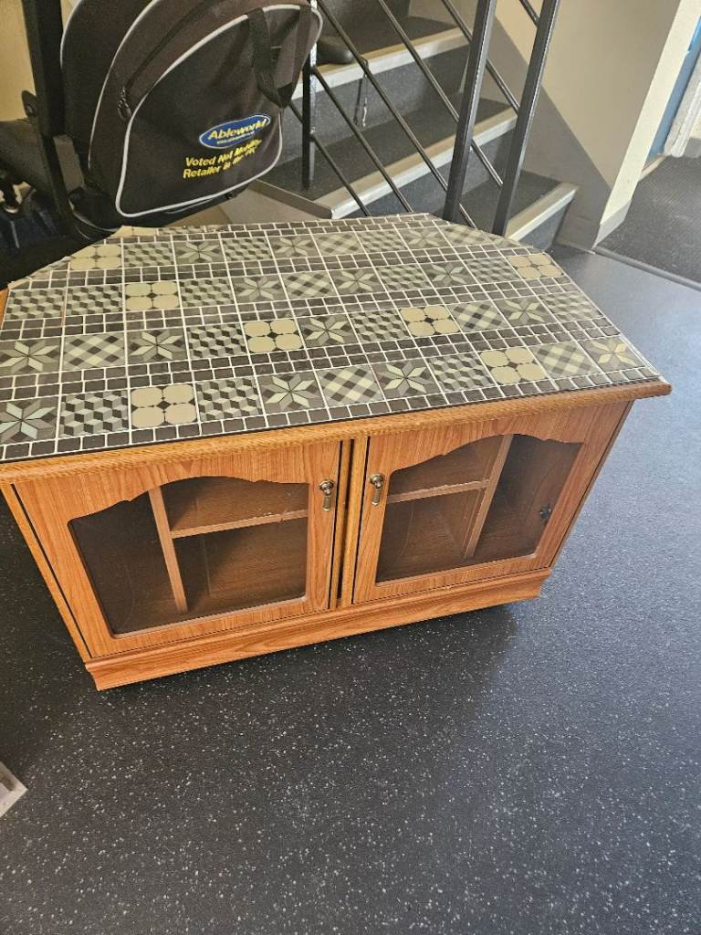 Lovley little corner tv unit 