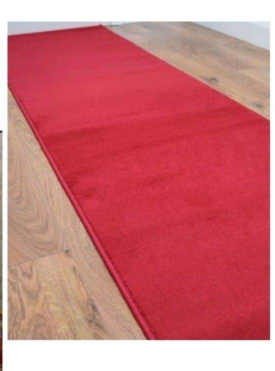 Red v.i.p. runner fantastic quality 