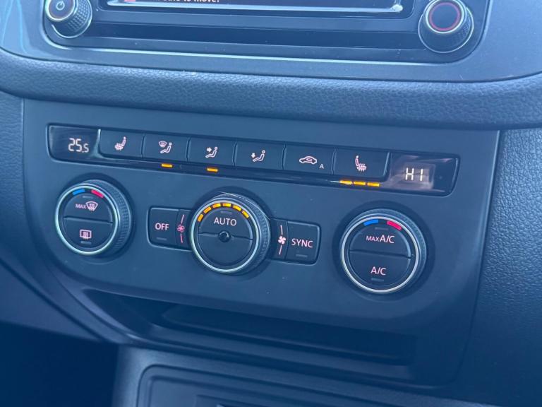 2015 Volkswagen Tiguan 2.0 TDI BlueMotion Tech R-Line DSG 4WD Euro 6 (s/s) 5dr ESTATE Diesel Auto...