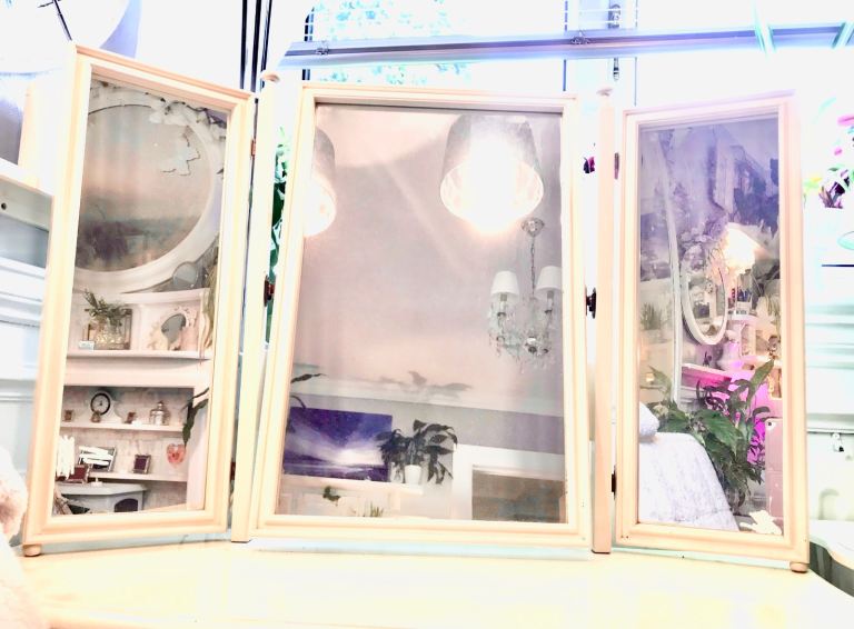 White triple adjustable dressing table mirror, stand alone, tilting action 