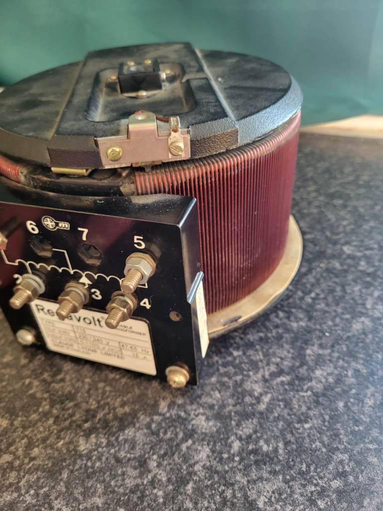 Regavolt 715 Variable Transformer Variac: 240V Input, 0-275V Output, 15A - 995200