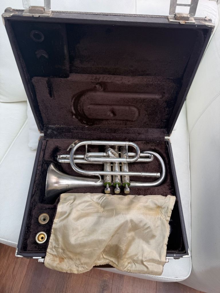 Cornet with Case, Mouthpieces & Music Stand Holder