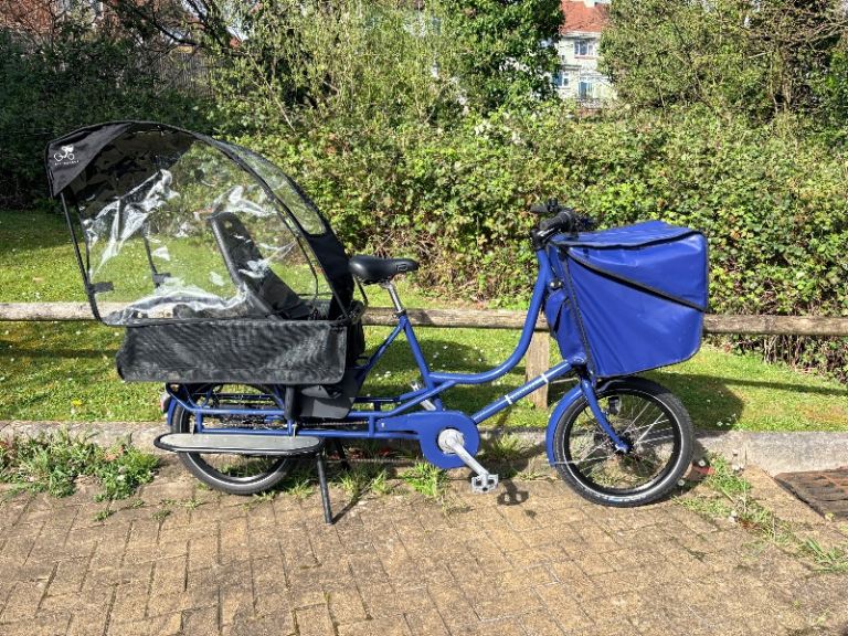  Bicicapace Justlong long tail Cargo Bike with Thule Yepp seat, family and weather pack
