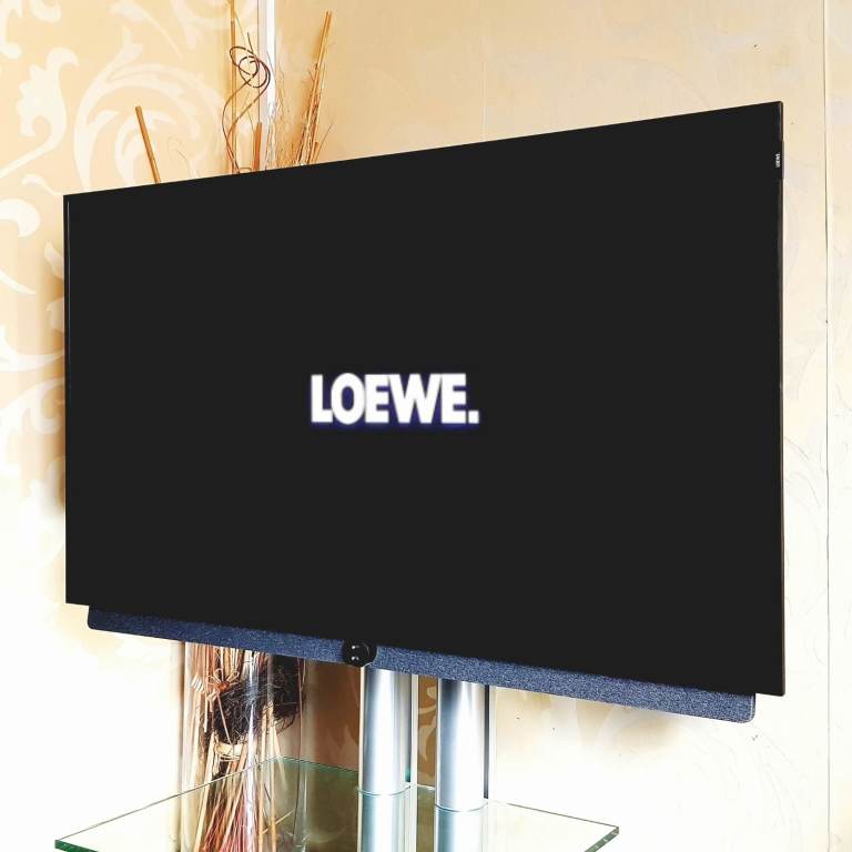 RRP £1700 Smart 4K TV 43 inch - alternative to SONY - LOEWE