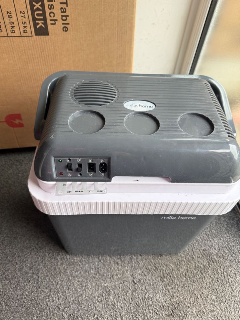 Travel cooler fridge 