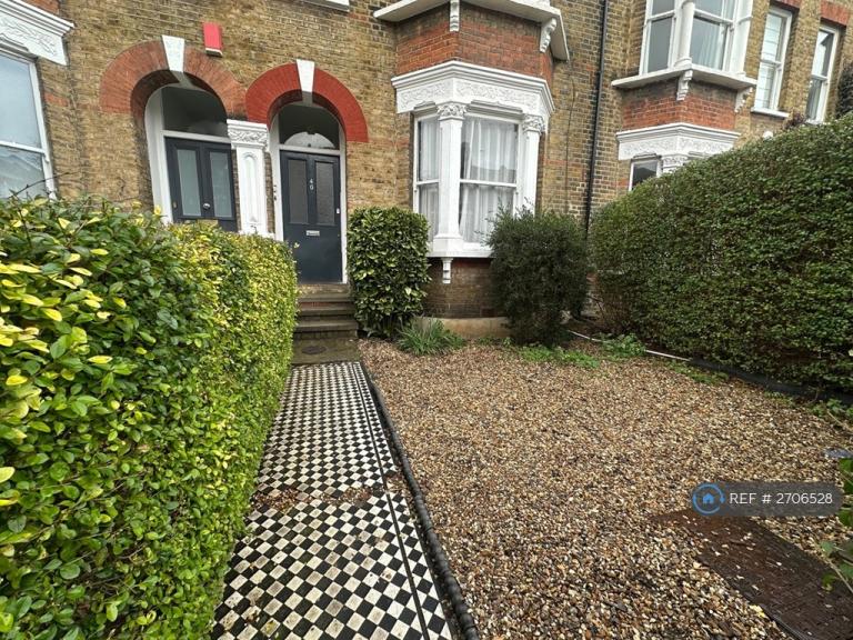 1 bedroom flat in Georges Avenue, London, N7 (1 bed) (#2706528)