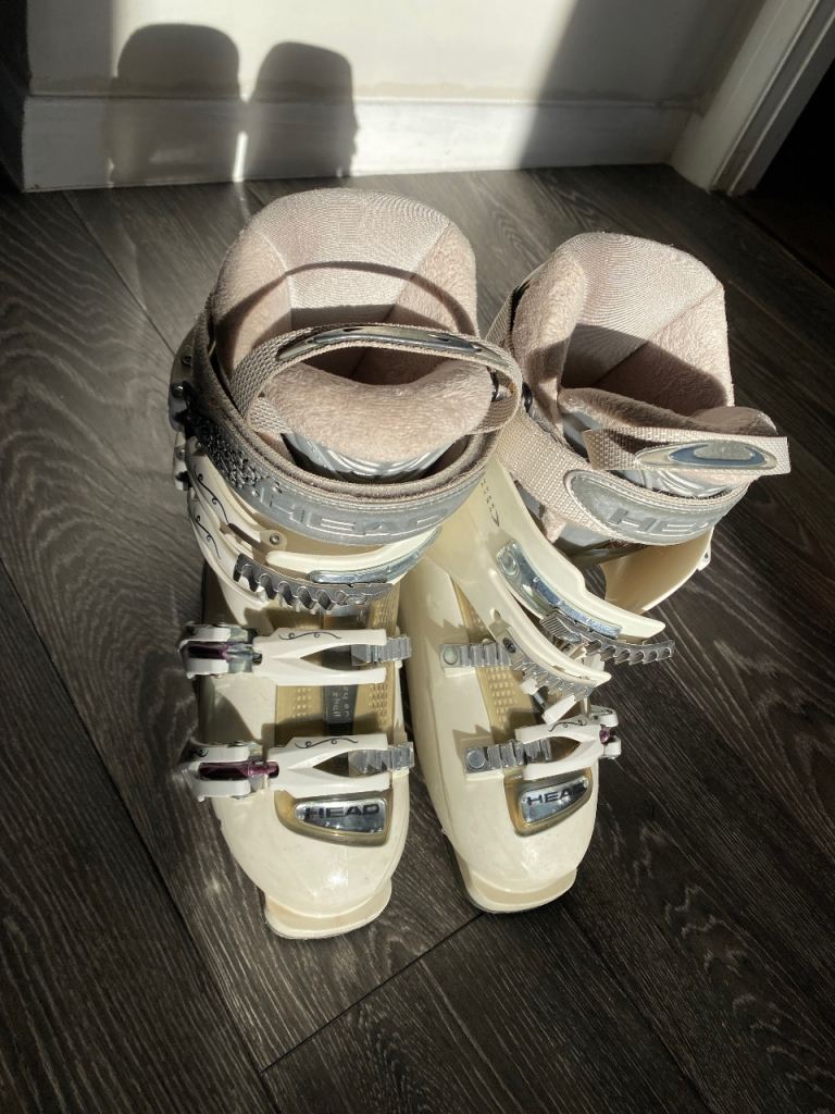 Ski boots Head. UK size 3/3..5 with case, great condition 