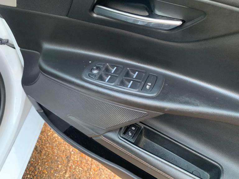 2016 Jaguar XE 2.0d Prestige Saloon 4dr Diesel Manual Euro 6 (s/s) (163 ps)