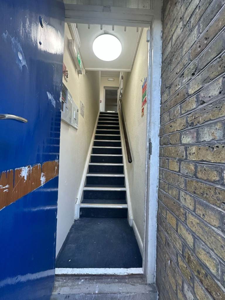 1 Large  Double bedroom to Rent in HMO Property (RM18)