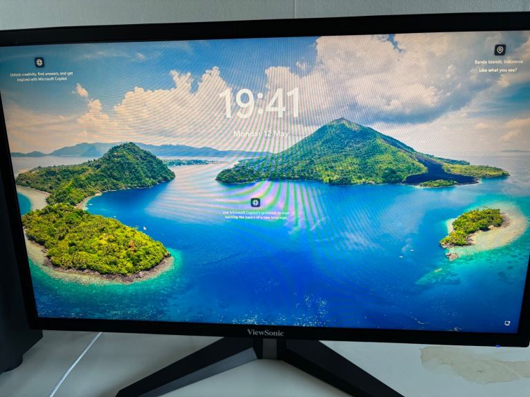 Gaming PC (Monitor, Mouse, Keyboard included)