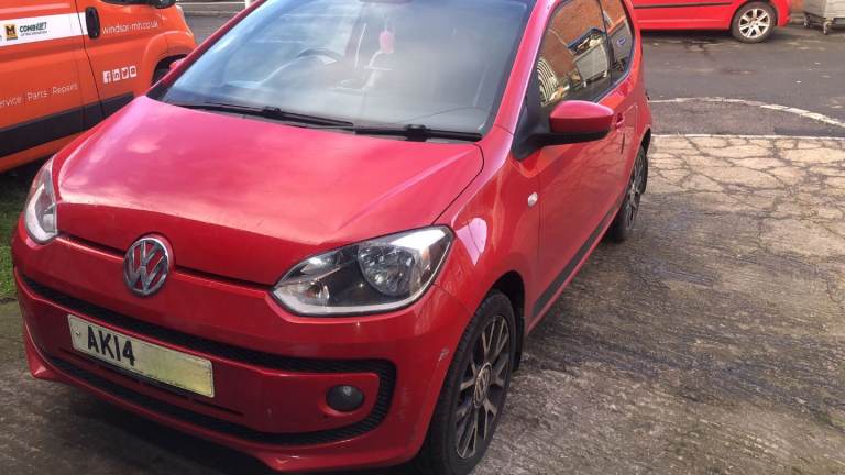 Volkswagen, UP, Hatchback, 2014, Manual, 999 (cc), 3 doors
