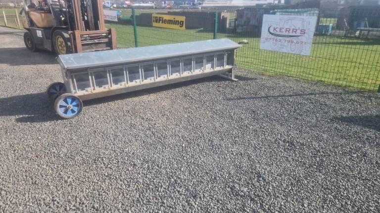 Iae 8ft galvanised lamb creep feeder with sprung bars tractor 