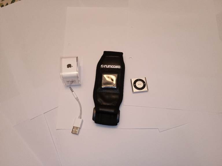 Apple iPod Shuffle with Runcase Armband – Good Condition