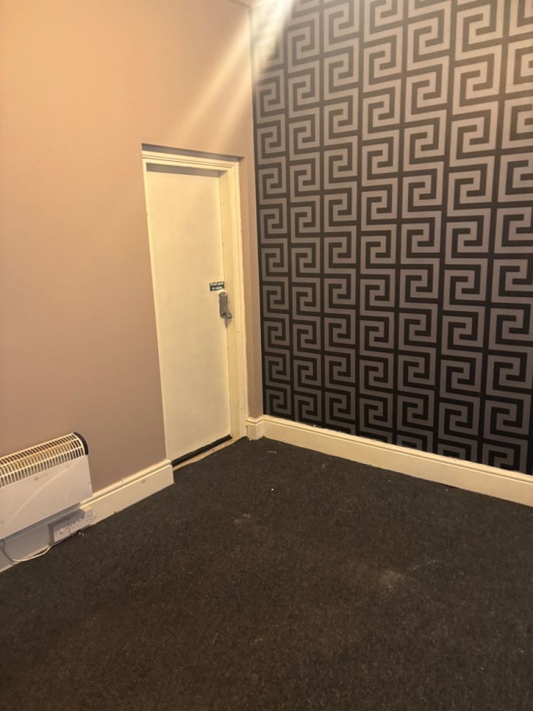 Southport, one bedroom flat available on Eastbank Street 
