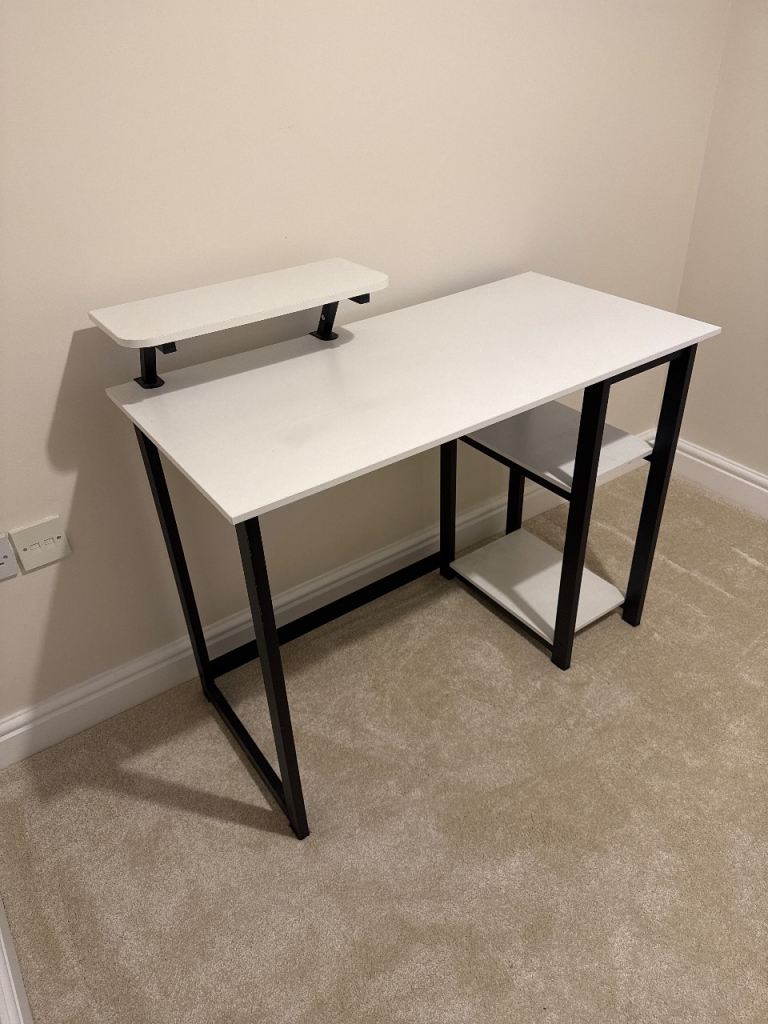 Amazon desk excellent condition