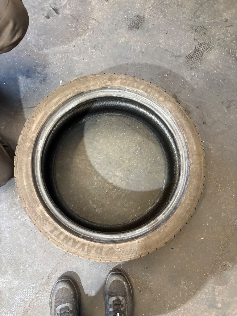 225/45/17 94W  Partworn Davanti