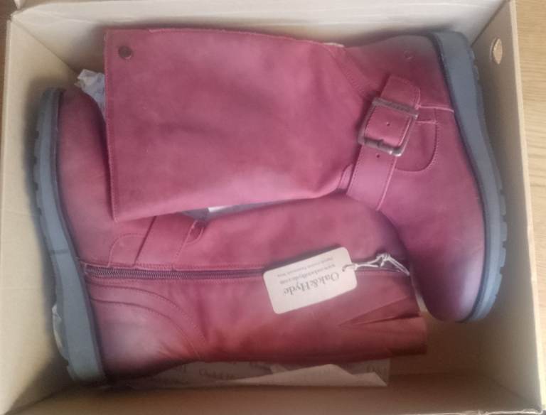 As  you can see they are Calf Height Zip up Boots - Never Been Worn - Size - UK 4 (37)