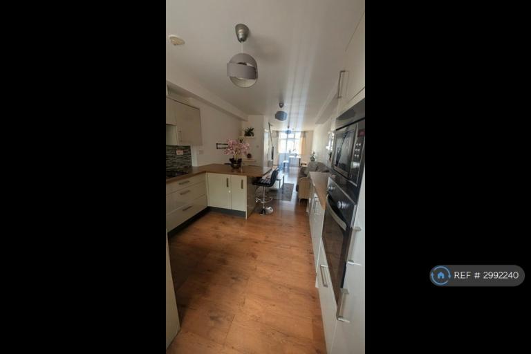 2 bedroom house in Dollis Hill Avenue, London, NW2 (2 bed) (#2992240)