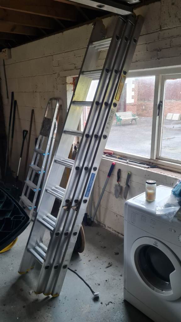 Triple extension ladder 
