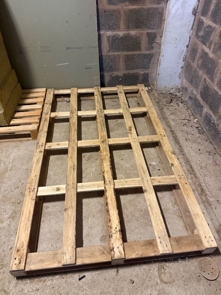 12 Free pallets firewood