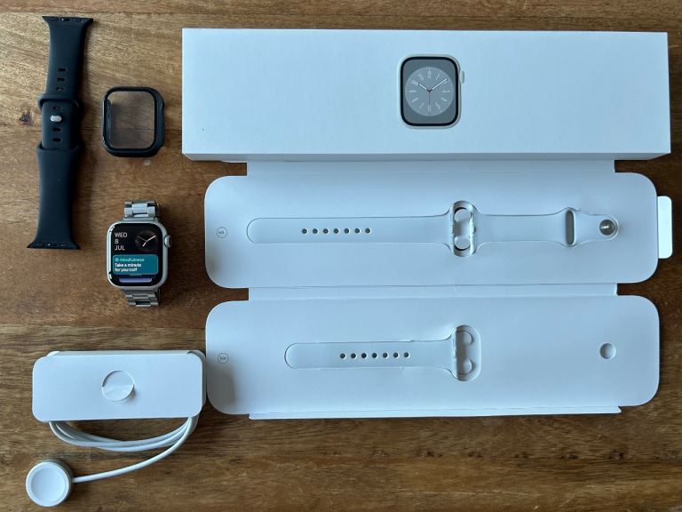 Apple Watch Series 8 GPS 41mm silver + extra straps 