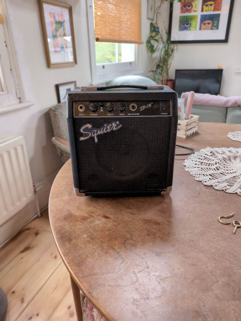 SQUIER SP10 PRACTICE GUITAR AMPLIFIER 10W AMP