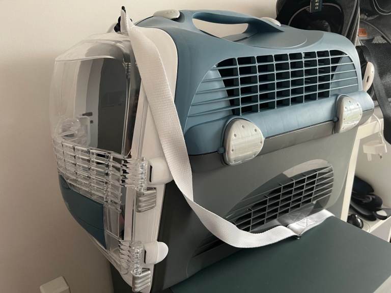 Catit Cabrio cat carrier (As new, Haggerston)